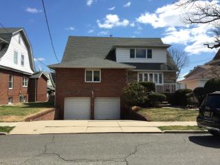 690 Hillside Ave, Cliffside Park NJ  07010-2010 exterior