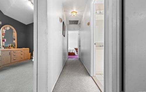 2 Furth Rd, Valley Stream NY 11581-2531 exterior