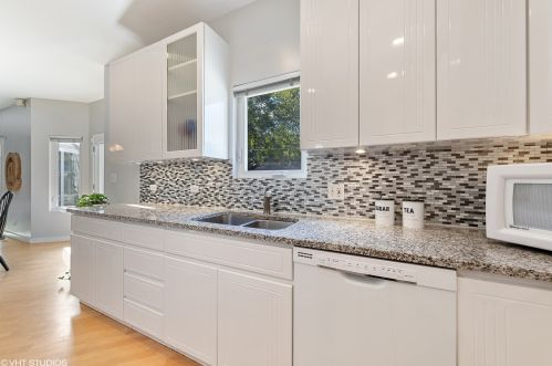 692 Indiana St, Elmhurst IL 60126-1345 exterior