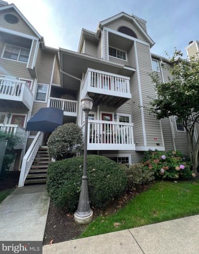 5820 Inman Park Cir, Rockville MD 20852-5475 exterior