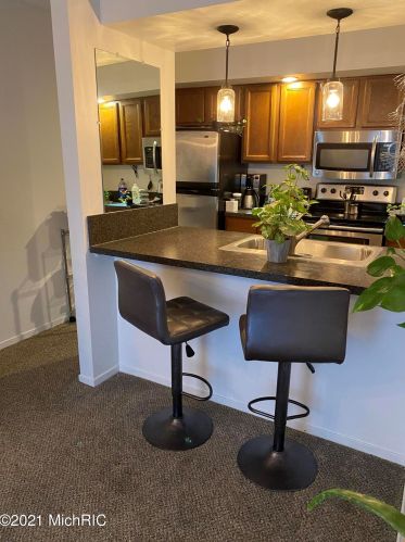 4313 Indian Spring Dr, Wyoming MI exterior