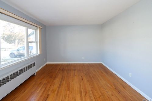 314 Everard St, Huntington Station NY 11746-7008 exterior