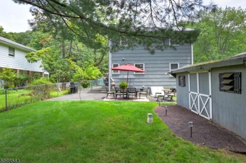 141 Hillside Ave, Bridgewater NJ  08807-1728 exterior