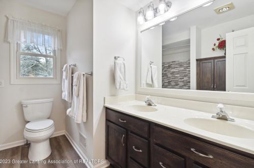 4406 Carmine Ct, Dewitt MI 48820-9183 exterior