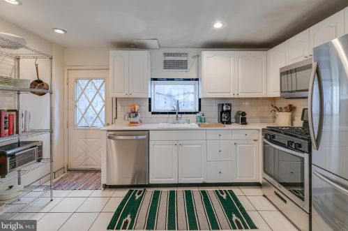 917 Catharine St, Philadelphia PA 19143-2536 exterior