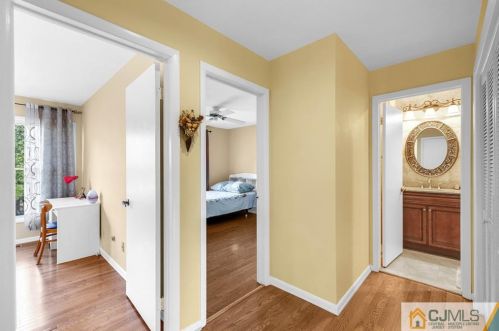 73 Laurel Holw Ct, Edison NJ 08820-1043 exterior