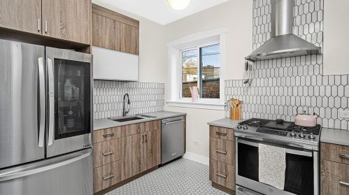 6211 Greenview Ave, Chicago IL  60660-1822 exterior