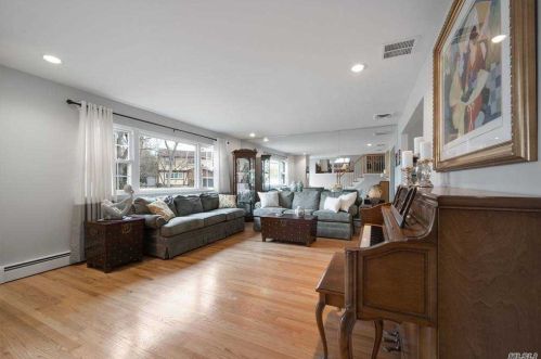 17 Cornell Dr, Commack NY 11725-2523 exterior