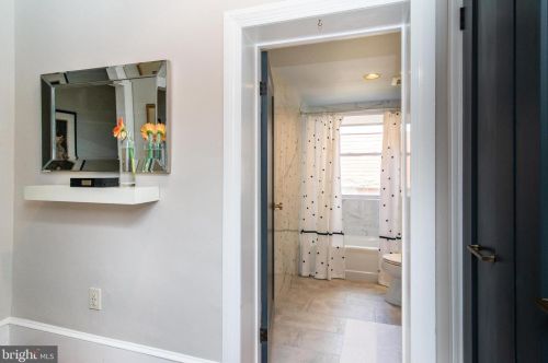 312 Juniper St, Philadelphia PA 19107-5818 exterior