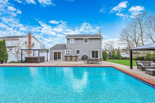 21 Byron Rd, Commack NY 11725-1328 exterior