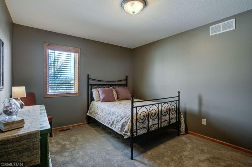 2489 Schneider Ct, Chaska MN 55318-1567 exterior