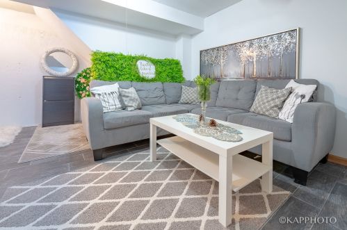 6067 Caldwell Ave, Chicago IL  60646-4835 exterior