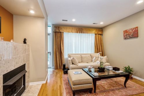 931 Kingsbury St, Chicago IL 60610-7431 exterior