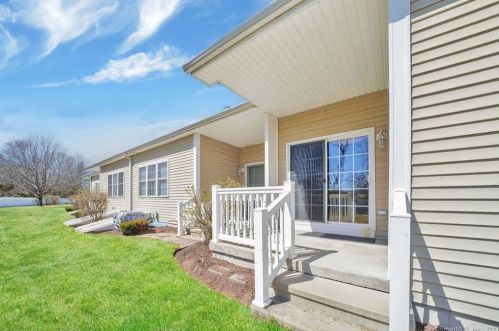 511 Elm St, North Haven CT exterior