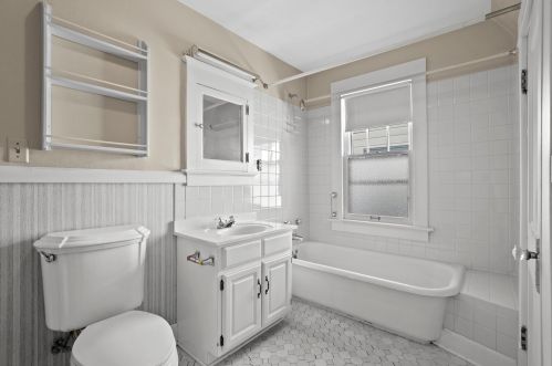 1901 Elmdale Ct, Milwaukee WI 53211-2342 exterior