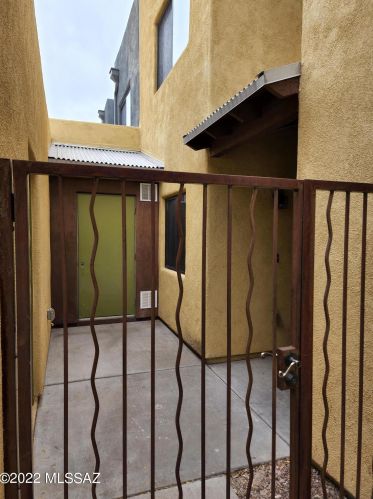 4172 Fortune Loop, Tucson AZ  85719-1115 exterior