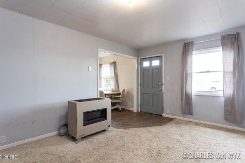 305 Jones St, Grant MI 49327-9143 exterior