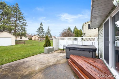 2253 Fawnwood Dr, Grand Rapids MI 49508-6519 exterior