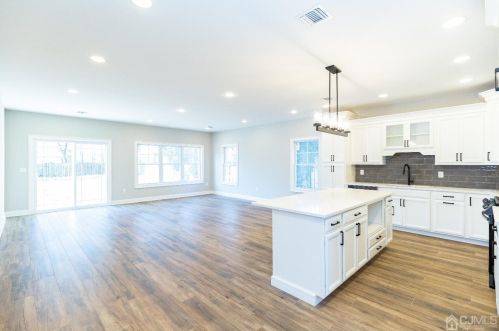 20 Linden Ave, Edison NJ 08817-3208 exterior