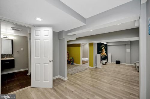 99 York Dr, Princeton NJ 08540-7946 exterior