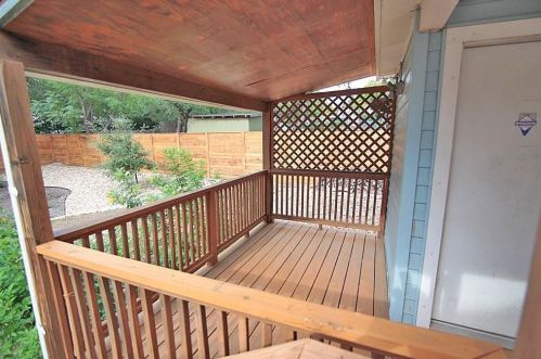 2308 10th St, Austin TX  78702-3504 exterior