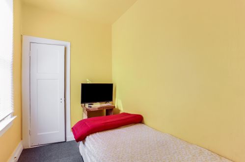 3746 2nd Ln, Milwaukee WI 53212-1516 exterior