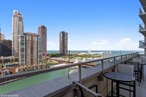 420 Waterside Dr, Chicago IL 60601-4700 exterior