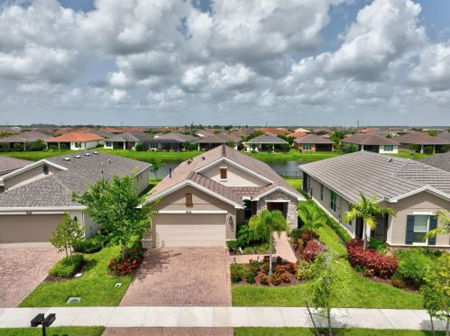 9516 Royal Poinciana Dr, Fort Pierce FL  34987-2506 exterior