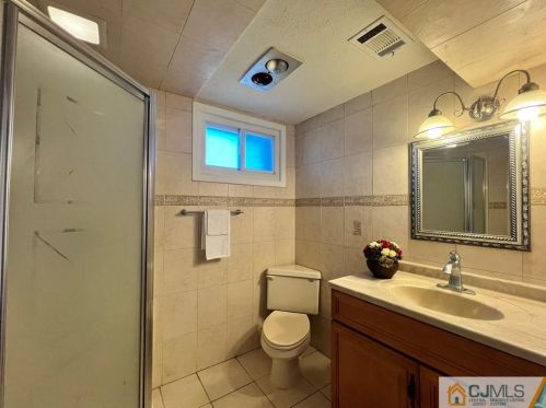 7 Hallo St, Edison NJ exterior