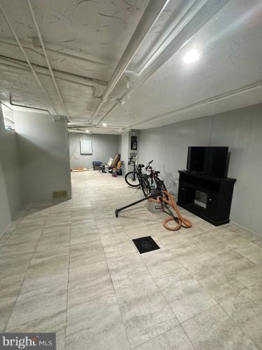 1075 Allengrove St, Philadelphia PA  19124-2944 exterior