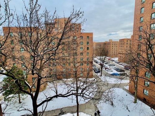 1600 Metropolitan Ave, Bronx NY  10462-7017 exterior