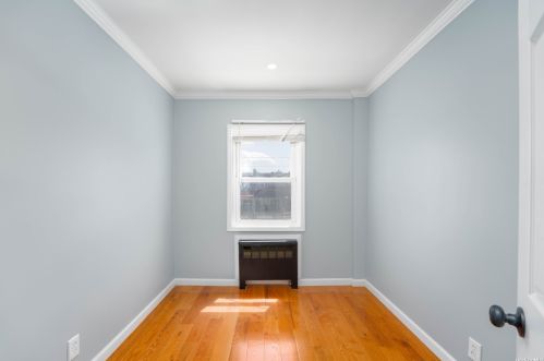 1153 223 St, Bronx NY 10466-5832 exterior