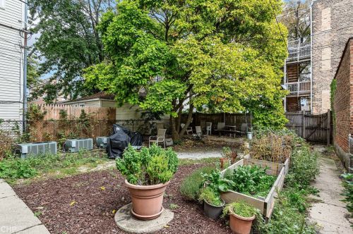 2309 Oakley Ave, Chicago IL 60645-5417 exterior