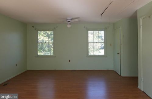 10408 New Hampshire Ave, Silver Spring MD 20905-3918 exterior