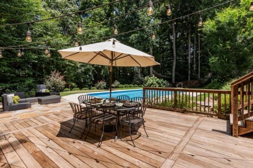 4094 Candler Lake Ct, Atlanta GA  30319-1728 exterior