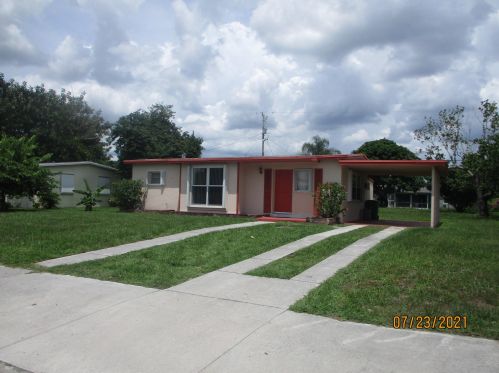 435 Airoso Blvd, Fort Pierce FL  34983-2071 exterior