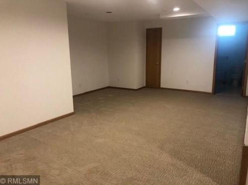 5089 Main St, Maple Plain MN 55359-9430 exterior