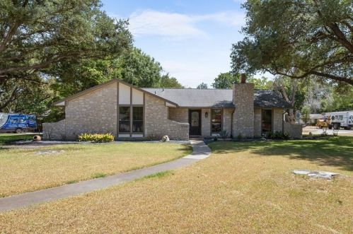 9703 Braes Valley St, Austin TX  78729-1906 exterior