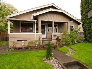 6433 Curtis Ave, Portland, OR 97217-4052