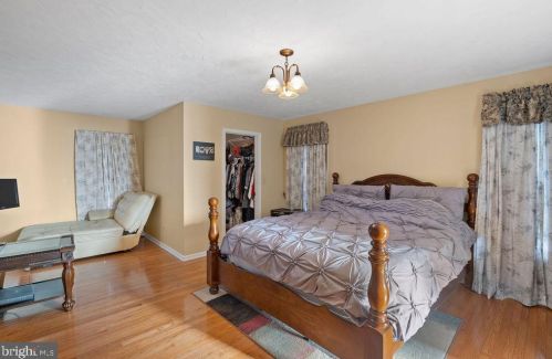 381 Thornhill Dr, Hanover PA  17331-7976 exterior