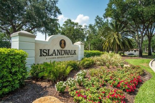 5045 Kingston Way, Naples FL 34119-9542 exterior