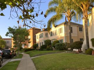 1062 Carmona Ave, Los Angeles CA  90019-7000 exterior