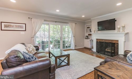 1122 Kensington Rd, Mc Lean VA 22101-2918 exterior