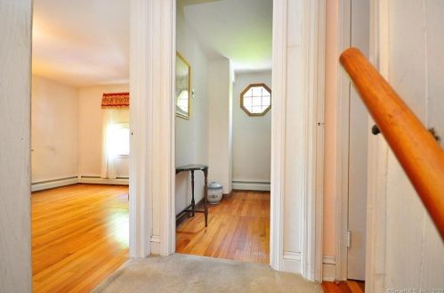 132 Walker St, Manchester CT 06040-4329 exterior