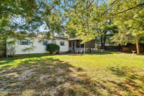 22 Castle Ave, Jackson Twp NJ 08527-2513 exterior