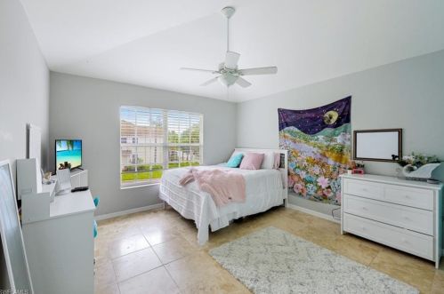 1084 Hampton Cir, Naples FL 34105-4823 exterior