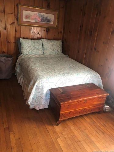 25 Pearl St, Windsor Locks CT 06096-1421 exterior