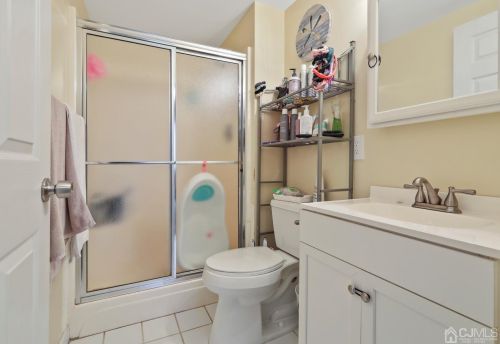 79 Bay Ave, Middletown NJ 07748-5711 exterior