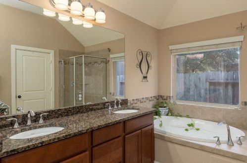 7018 Dewberryshores Ln, Humble TX 77396-4352 exterior