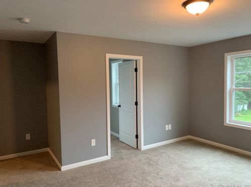 3 Henry Rd, Enfield CT 06082-2243 exterior